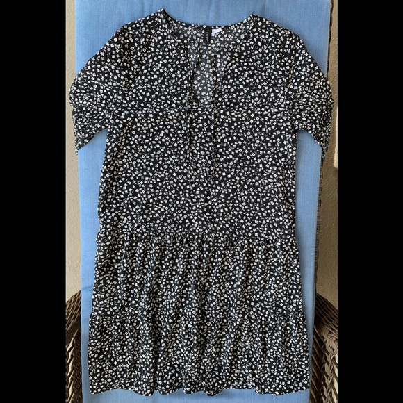 H&M Divided Floral Black Dress - Picture 4 of 10